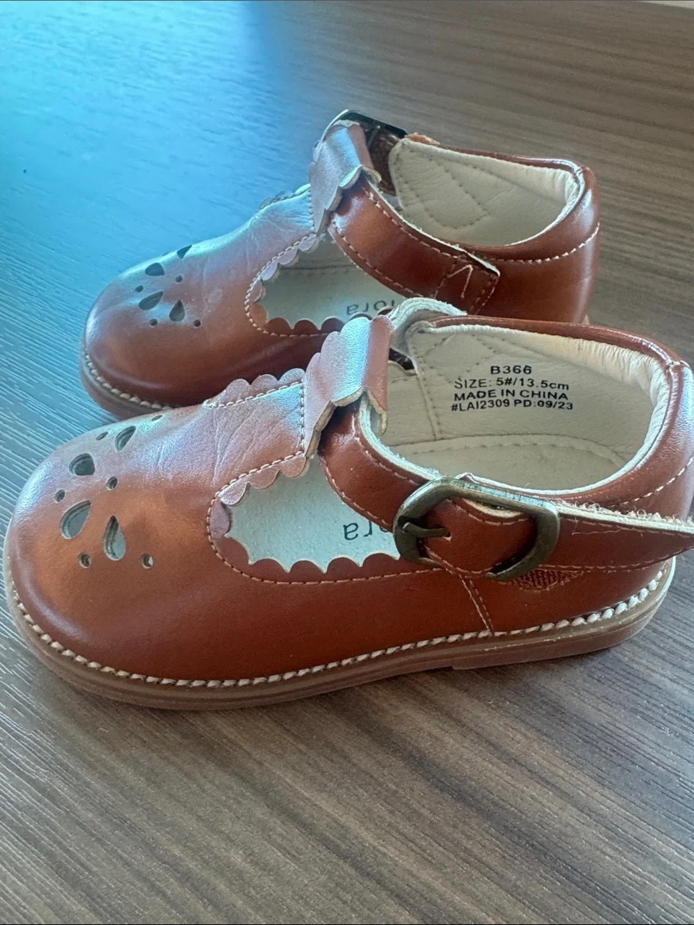 Girls' Tan Mary Jane Dress Shoes with Scalloped Strap